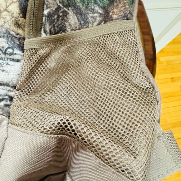 Fieldline Pro Series Camo Hunting Gear Daypack Backpack, 18"×15"×6.5" - Picture 4 of 7